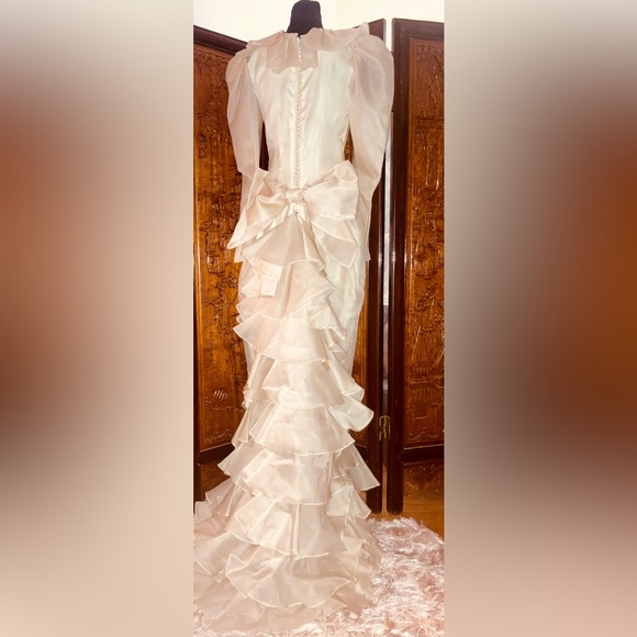 Oscar de la Renta Dresses & Skirts - Vintage Oscar de la Renta 💯 silk wedding dress